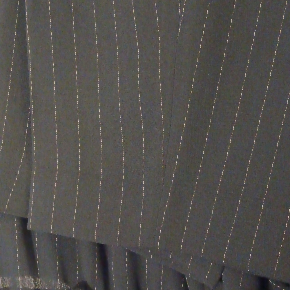 Woman's suit - Picture 9 of 12